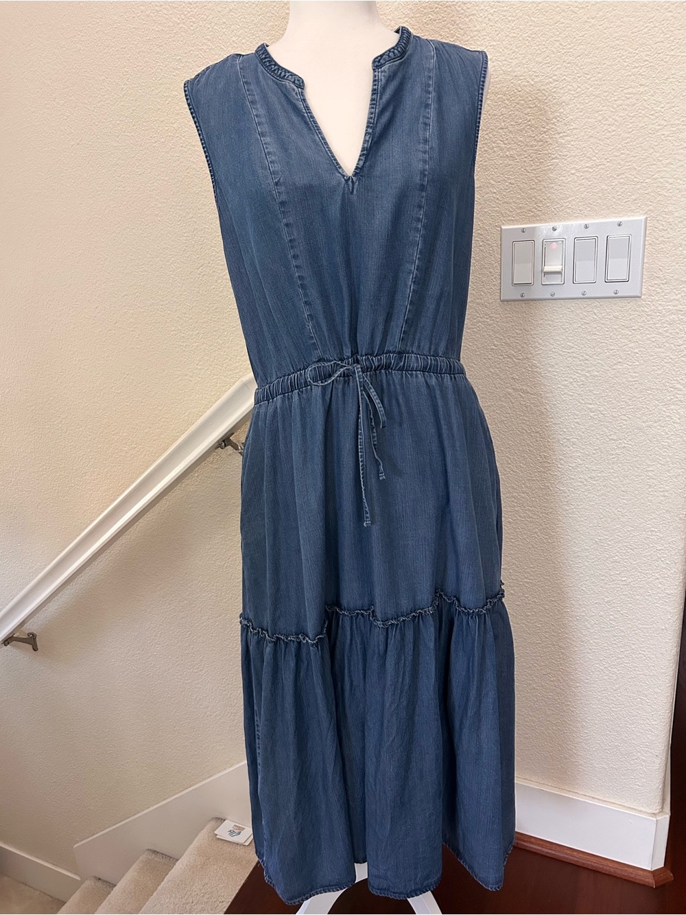 Lands' End Lyocel Tiered Midi Dress Sleeveless Denim Blue Size L Vneck pockets - Picture 2 of 10
